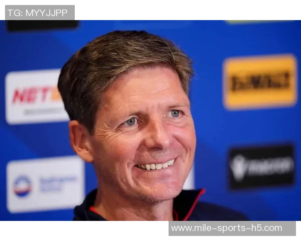 曼联高层青睐格拉斯纳3中卫战术或成新选择