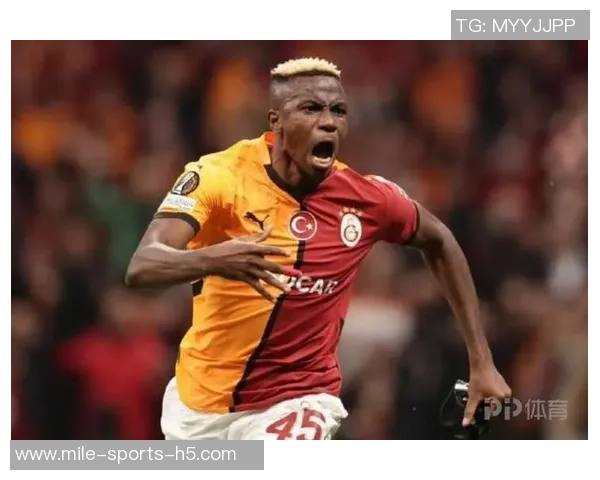 奥斯梅恩26岁补时倒钩绝杀双响赛季14场打入11球引发热议 奥斯梅恩26岁补时倒钩绝杀双响赛季14场打入11球引发热议